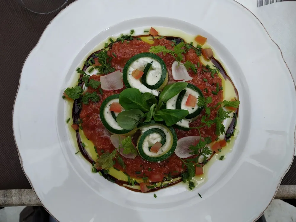 Courgettes Roulées À la Brousse Fraîche Rougail de Tomates